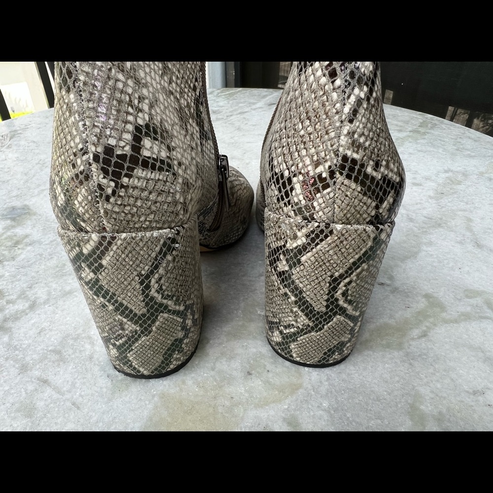 VINCE CAMUTO Python leather booties - Picture 2 of 7